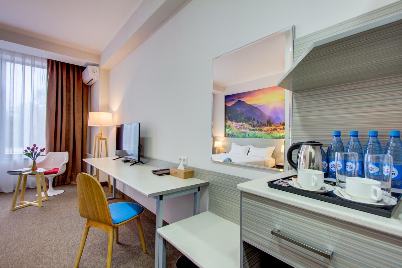 Hotel Bridges Bishkek Ngoại thất bức ảnh