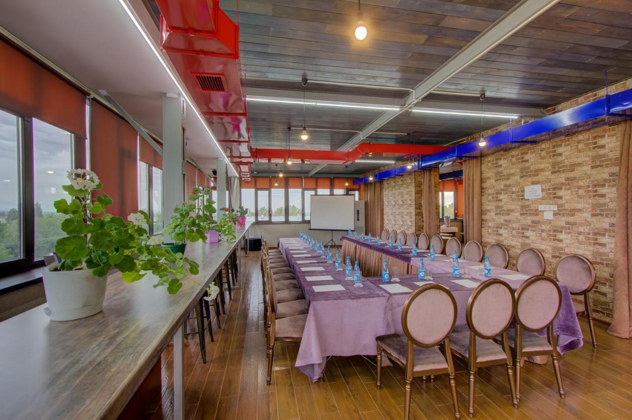 Hotel Bridges Bishkek Ngoại thất bức ảnh